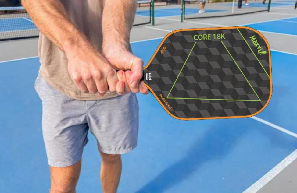 Nắm vợt quá chặt làm giảm đi sự linh hoạt của cổ tay