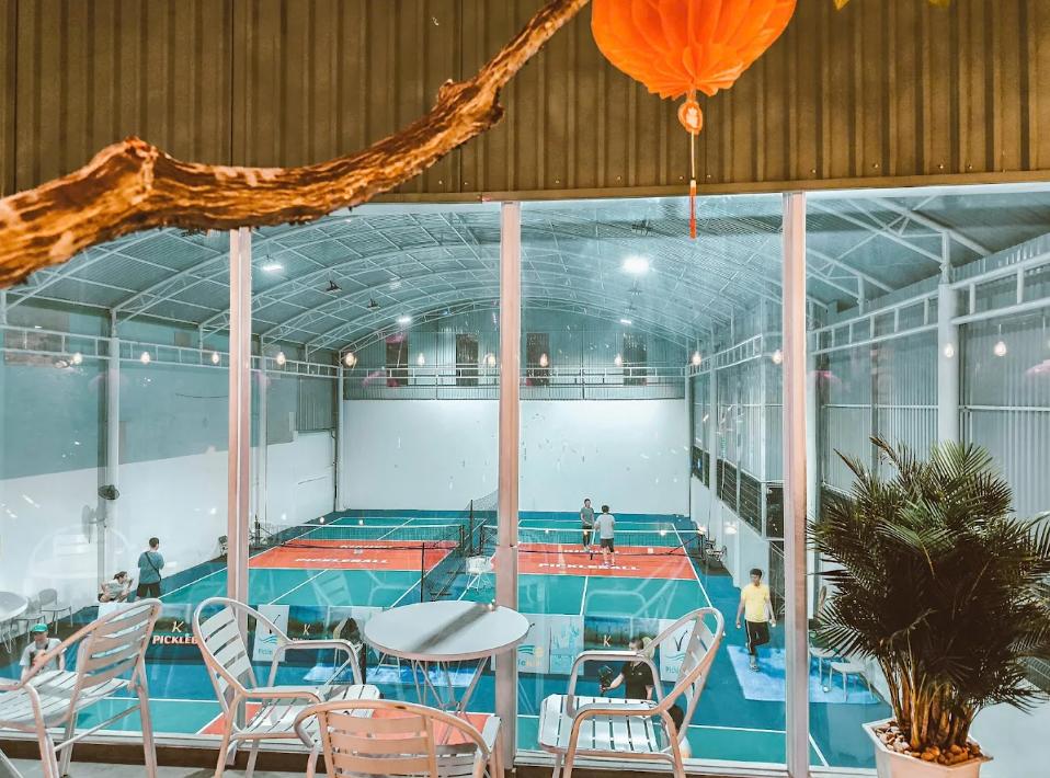 Kiều Vũ - Sân pickleball trong nhà hiện đại