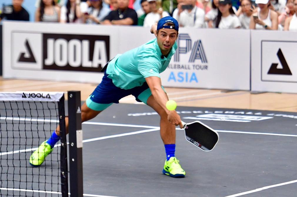 Thương hiệu Joola ra đời và là nhà tài trợ cho đội pickleball của Ben Johns