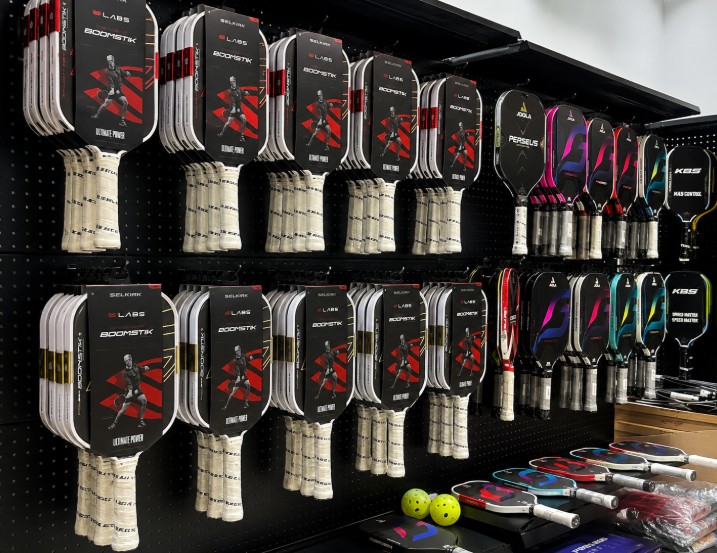 Mipik cung cấp đa dạng các thương hiệu vợt pickleball nổi tiếng