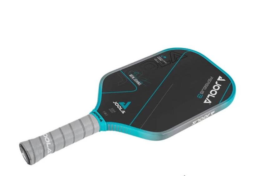 Tay cầm được bọc Feel-Tec Pure giúp cải thiện độ bám, mang lại cảm giác hiệu quả